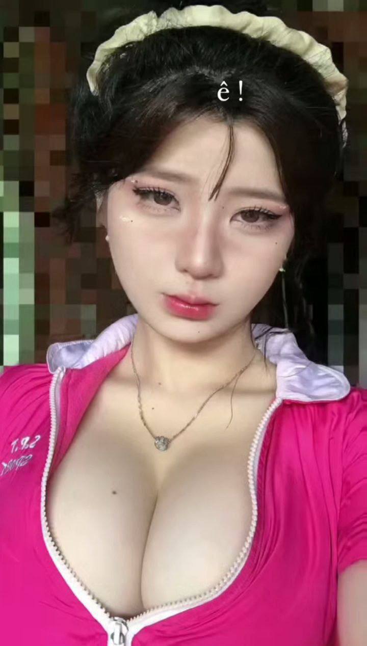 Em sinh viên cho thằng bạn địt để được ở nhờ